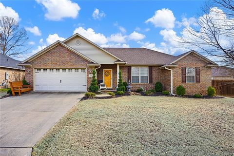 Photo of 354 Thornwood Lane, Russellville, AR 72802 (MLS # 1338939)