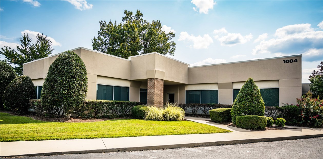 With its great location along I-49 & just minutes from the new Walmart Global Headquarters, Beau Terre offers some of the most desirable office space in NWA. Bentonville’s largest office park provides tenants ample amenities including on-site parking, a daycare, fitness center, hotel & upscale restaurant. Professional on-site management ensures immediate attention for any issues that may arise.