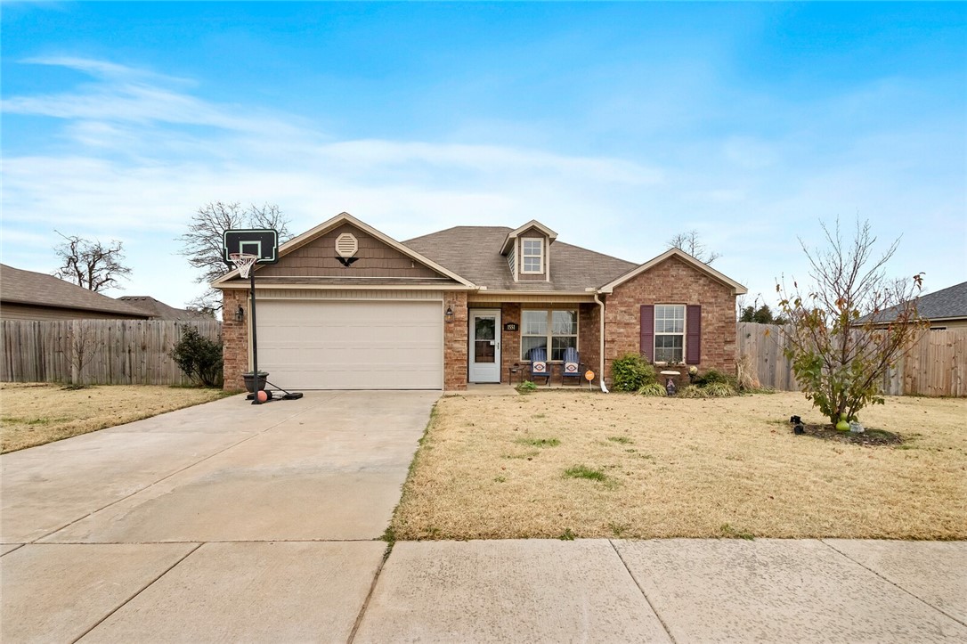 Welcome home!!!! This is the family home you've been looking for. High end appliances less than 2 years old. 30 amp rv hook-up,nice back deck and a 12 by 12 storage shed. serenity/herb garden. This would make a great family home with 4 bedrooms or a great investment opportunity!!! Come see it while you can this gem will be gone in a hurry!!!! Fridge will convey. Occupied