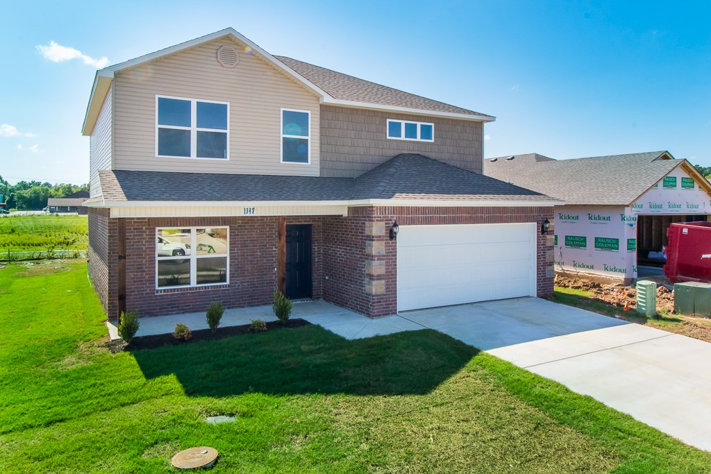 Park Meadows is located close to all that Fayetteville has to offer, just minutes from the UofA Campus, Downtown shopping, dining, and entertainment. Easy access to the Razorback Greenway BikeTrail. This lovely home also backs up to the waterway/greenspace. The spacious interior features a flowing 2 story floorplan with Open Kitchen & Living. Master BR features double walk-in closets. 3 Oversized Bedrooms upstairs. Huge Bonus Room makes perfect office or playroom.