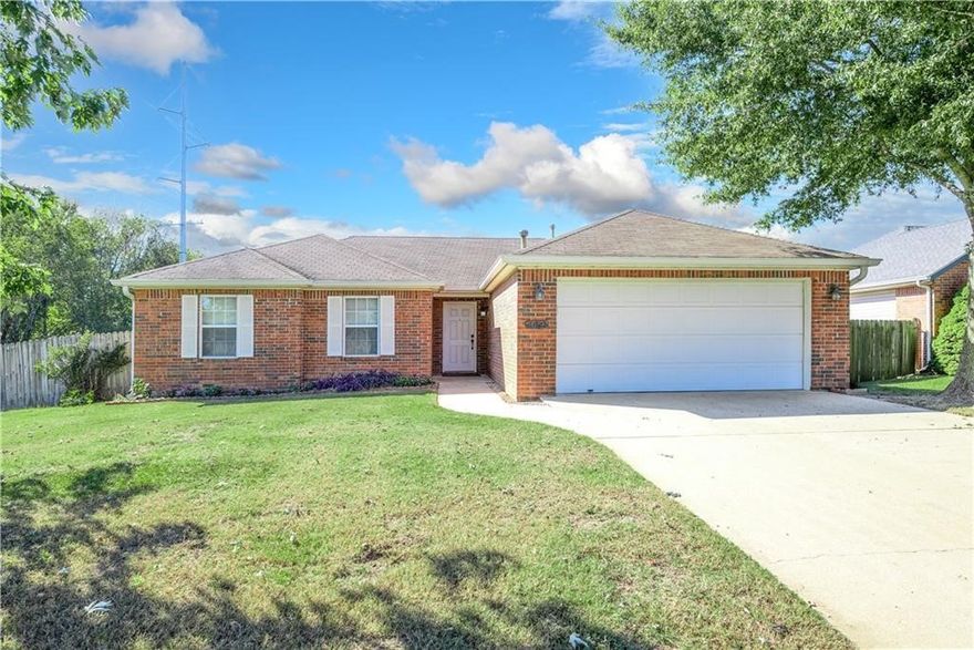 Charming Rental in Centerton!
Welcome to this well-maintained 3-bed, 2-bath home in a desirable Centerton location. Featuring an open floorplan with abundant natural light, a spacious living area, and a functional kitchen with ample cabinet space. Enjoy the convenience of a private backyard perfect for outdoor living, off-street parking, and a comfortable layout designed for everyday living. Minutes from shopping, dining, parks, and easy highway access. A great place to call home!