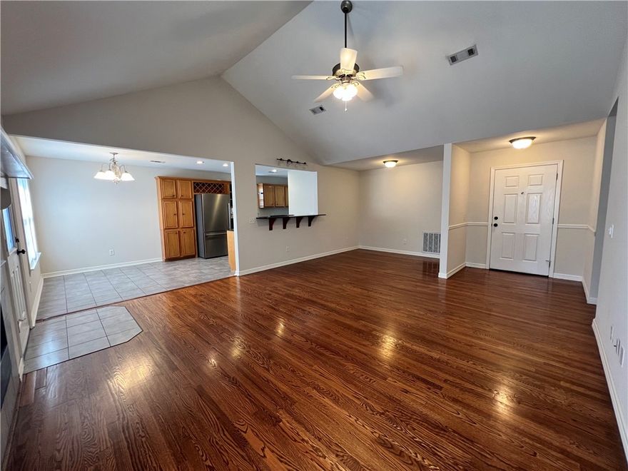 Charming Rental in Centerton!
Welcome to this well-maintained 3-bed, 2-bath home in a desirable Centerton location. Featuring an open floorplan with abundant natural light, a spacious living area, and a functional kitchen with ample cabinet space. Enjoy the convenience of a private backyard perfect for outdoor living, off-street parking, and a comfortable layout designed for everyday living. Minutes from shopping, dining, parks, and easy highway access. A great place to call home!