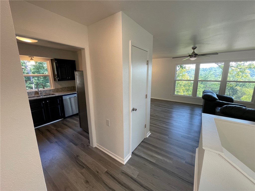 TOWNHOUSE TCT 3 A/K/A DRAKE CT-BVV - Residential Lease