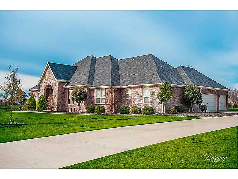 STUNNING, QUALITY HOME WITH SCRUMPTIOUS VIEWS FROM EVERY WINDOW. FEELS LIKE COUNTRY. ACRE+ RARE LEVEL LOT, 8 MINUTES FROM WALMART ISD. HARDWOOD FLOORS, CENTRAL VAC, SURROUND SOUND, SECURITY & SPRINKLER SYSTEMS. PLUS MANY EXTRAS LIKE; SOARING CEILINGS,CROWN MOLDING, HDW FLOORS & TRASH COMPACTOR. ONLY THE MOST BEAUTIFUL HOMES ARE IN THIS COVETED SUBDIVISION.