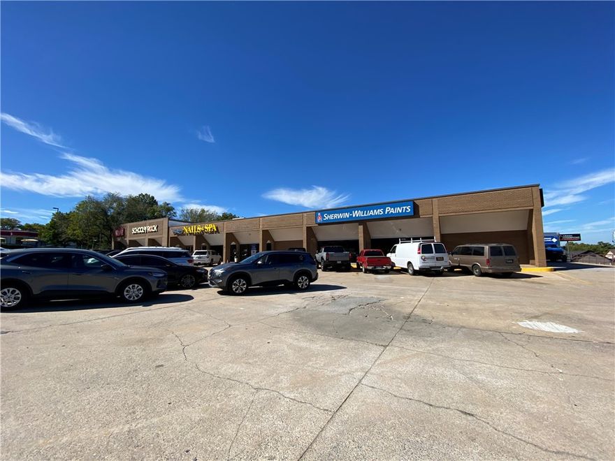 Centrally located along N. College Avenue, this property offers excellent exposure with 33,000 vehicles per day, convenient ingress and egress, and UC (Urban Corridor) zoning accommodating a wide range of commercial uses. Just minutes from Hwy 71B (1-mi.), I-49 (1.6-mi.), and downtown Fayetteville, this location is excellent for both local and regional operations. The warehouse features clear heights of approximately 16'11" and built-in heaters. The warehouse naturally maintains a comfortable temperature year-round due to its placement against the hillside, offering operational efficiency and comfort. This space is ideal for businesses needing a balance of functional warehouse space and modern office accommodations in a prime, central location. Minimum divisible space is 4,964 square feet.