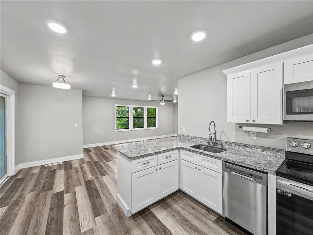 Photo 1 of 20 — 24 Hampstead Lane, Bella Vista, AR 72714