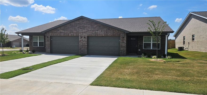 Brand new duplexes in Bentonville close to NWA Reginal Airport for lease. Home features 3 bedrooms, 2 bathrooms, 2 car garage, LVP throughout home, granite countertops, ceiling fans, open floorplan, covered back patio for grilling/entertaining, fenced in yard and all appliances included. 1 month free rent for tenant with all 1-year leases signed by October 1, 2025.