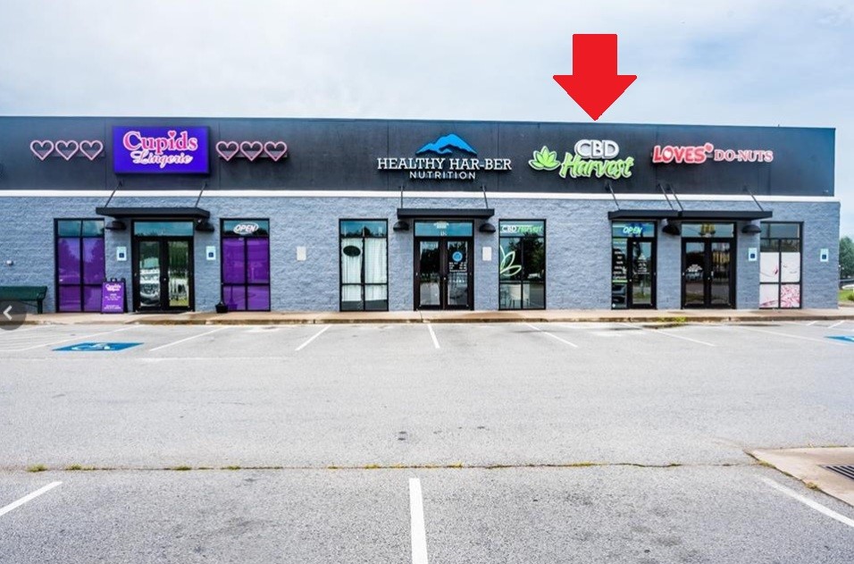 Retail/Office Space for Rent – Available Now!
Don’t miss this excellent opportunity to establish your business in one of Tontitown’s most popular shopping centers! This prime location offers high visibility, heavy daily traffic, and a traffic light directly in front of the plaza for easy customer access. Ample parking for customers and staff. Perfect for retail, office, or professional services. Surrounded by established businesses in a thriving commercial hub.