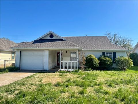 Photo of 3905 Philcrest Place, Springdale, AR 72762 (MLS # 1340696)