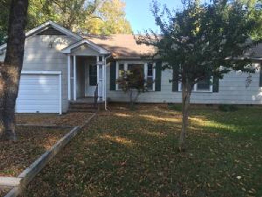 COME SEE TODAY!!!  NEAT HOUSE WITH A NICE PRICE!  THIS 3 BEDRM HOME HAS A HUGE FENCED IN BACKYARD, HARDWOOD FLOORS IN THE BEDRMS, & NEW CARPET IN THE LIVING ROOM.  READY FOR NEW OWNERS!!!