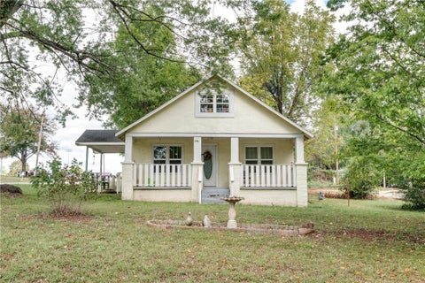 Photo of 314 Park Avenue, Huntsville, AR 72740 (MLS # 1365411)
