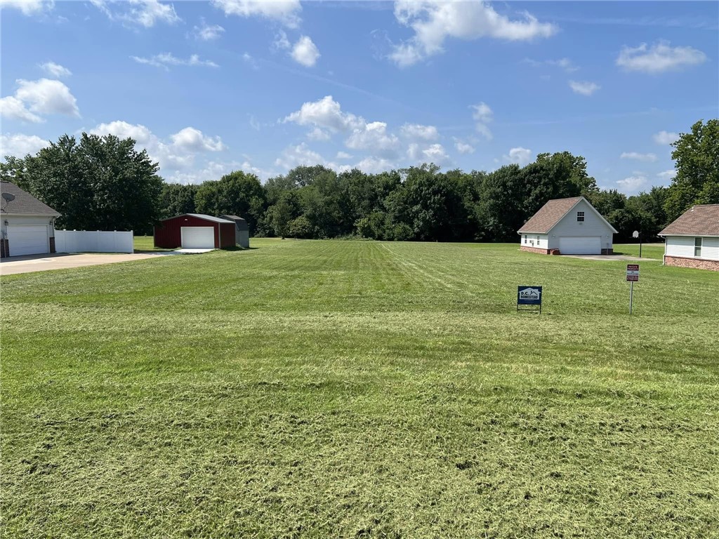 Donāt miss this rare opportunity to own a beautiful piece of land in Siloam Springs! Lawlis Rd offers the perfect blend of peaceful country living with quick access to town. This spacious parcel features a mostly level but also gently rolling terrain and plenty of room to design the home and lifestyle youāve always envisioned.
Located just minutes from downtown Siloam Springs, John Brown University, shopping, dining, and the Siloam Springs Kayak Park, this property is also convenient to Highway 412 for easy commutes across Northwest Arkansas. If you dream of a custom home or a private retreat, this 1.46 acre lot gives you the flexibility to make it happen.
With land opportunities becoming harder to find in this growing area, this is a smart investment and a wonderful place to call home. Schedule your showing today!