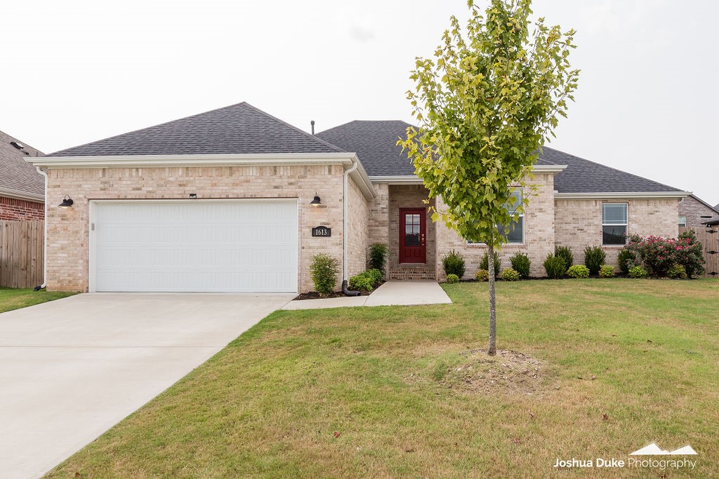 Move-In Ready! Fantastic 4 bedroom 2 bath with open floor plan. Open, eat-in kitchen. Like new condition, with a fenced yard and patio for entertaining.