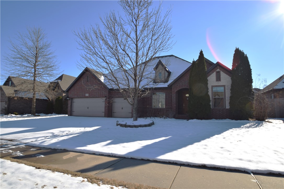 Great Bentonville location in Wildwood subdivision! Minutes from Bentonville Activity Center, schools, and downtown Bentonville. This lovely home has a huge Kitchen with granite counters, wood cabinets, plenty of storage space, and 2 sinks. The large living room has a tall ceiling with lighting, a gas fireplace. Home also has an eat in kitchen and formal dining room. Home has 4 bedrooms, 3 Baths, and a 3 car garage. Home has a covered patio with a built in grill and a nice back yard space with a wood privacy fence. The community comes with amenities, there is a pool and recreational areas.
No smoking, Pets negotiable with owner approval and additional deposit.