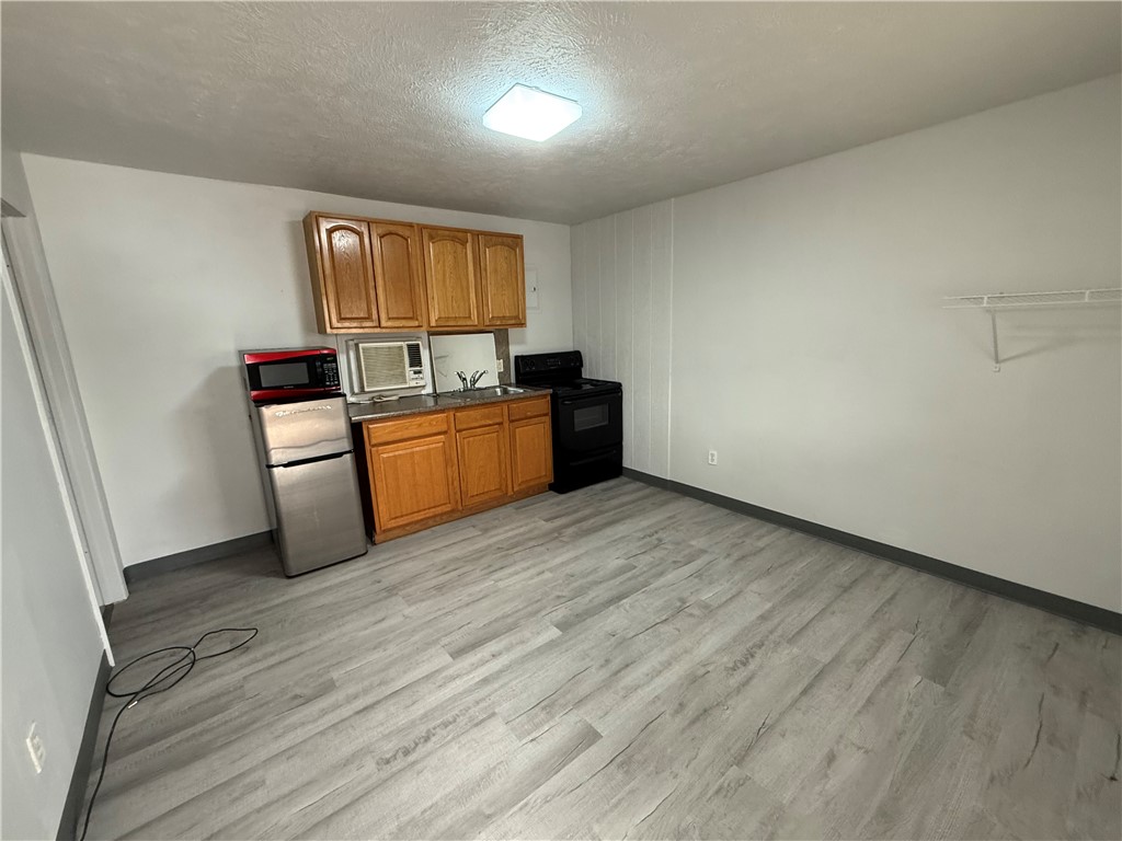 One level studio apartment in the heart of Pea Ridge! Landlord pays utilities. Free Wi-Fi. Coin laundry on site. No pets allowed. No smoking allowed. Great location close to downtown Pea Ridge.