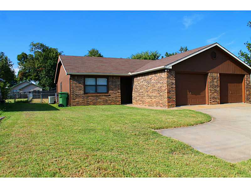 BETTER THAN NEW IS THIS 2 BEDROOM 2 BATH DUPLEX IN ROGERS. CLOSE TO SCHOOLS, PROMENADE, AND I49. THIS DUPLEX FEATURES: 2 FULL BATHS, FENCED YARD, NEW HEATING/COOLING UNIT, REFRIGERATOR INCLUDED AND LOTS OF UPDATES! WELL TAKEN CARE OF, READY TO MOVE IN!