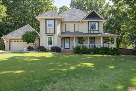 Photo of 2490 E Camelot Place, Fayetteville, AR 72701 (MLS # 1356447)