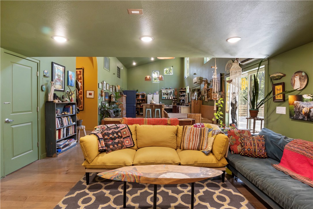 27-16-30 FAYETTEVILLE OUTLOTS - Residential