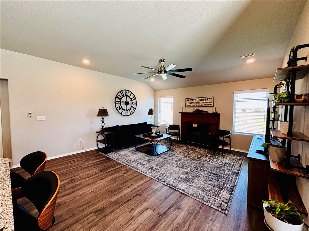 WALNUT HILL SUB PH III-PEA RIDGE - Residential