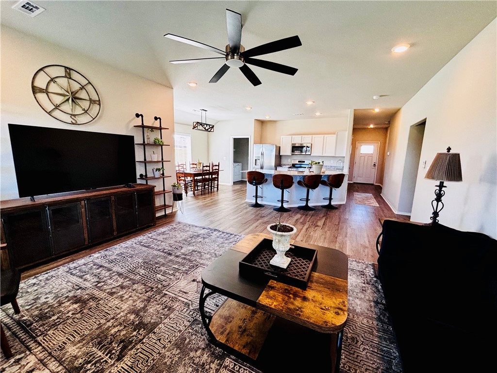 WALNUT HILL SUB PH III-PEA RIDGE - Residential