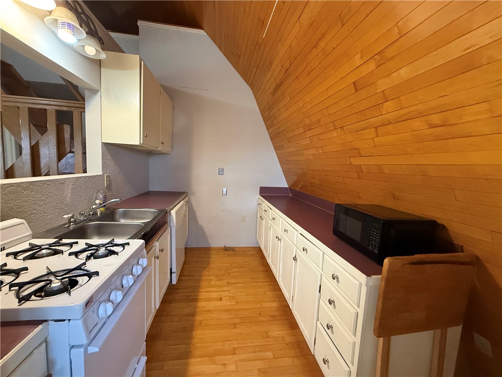 - - Residential Lease