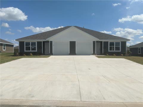 Photo of 610 W Loren Drive B #B, Siloam Springs, AR 72761 (MLS # 1357390)