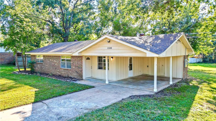 Affordable move-in ready home in Downtown Bentonville! Tasteful updates include paint, flooring, fixtures, tile, new furnace in '23, new roof in '24, & new water heater in '24. So much potential on this 0.35 acre lot just a couple blocks from the new Walmart Campus, the Momentary, Thaden School, & the Razorback Greenway. Rent it while waiting for further increases in value, add an Accessory Dwelling Unit (ADU) to increase monthly cash flow, or plan your remodel to make this your dream​​‌​​​​‌​‌​​​‌‌​​​‌‌‌​​‌​​‌‌​​​​ home!