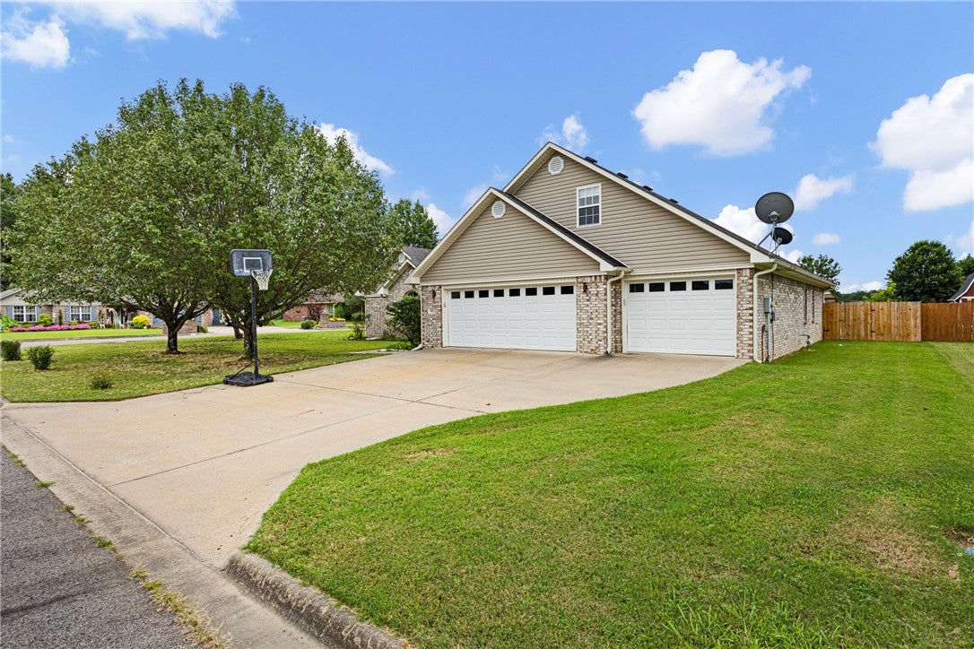 Photo 1 of 52 — 101 Cheyenne Lane, Clarksville, AR 72830