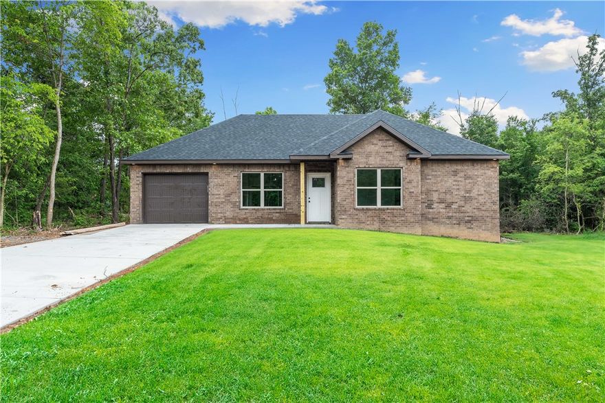 Want an new construction home, complete with a one year builder's warranty at an amazing price point?! Look no further! All the bells and whistles with 2 Bedrooms, 2 full baths, a very functional kitchen and a flat back yard. Enjoy all Bella Vista has to offer with its trails, tennis, golf, recreation center, lakes and so much more. Landscaped and flat back yard are also a bonus! Come check it out. At this price, it won't last long.
