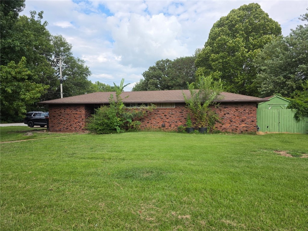 Mid century modern house is the perfect project for a fixer-upper! Original tile, cabinetry, unique bricks, swimming pool are there for your decorating pleasure. Rumors are that a very famous architect designed the house!