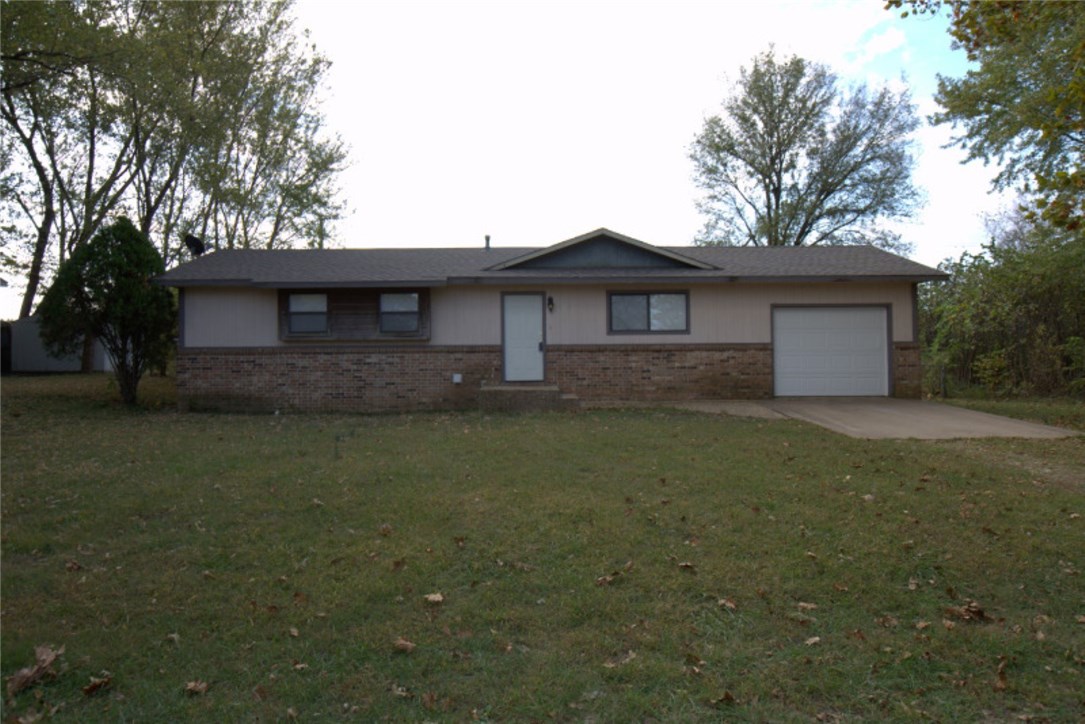 Very cute, well built and maintained two bedroom home. Walking distance to Decatur Northside Elementary, the park and shopping is just a quick zip down the street. Bring your investors and first time home buyers today and let them know the roof and HVAC are new!