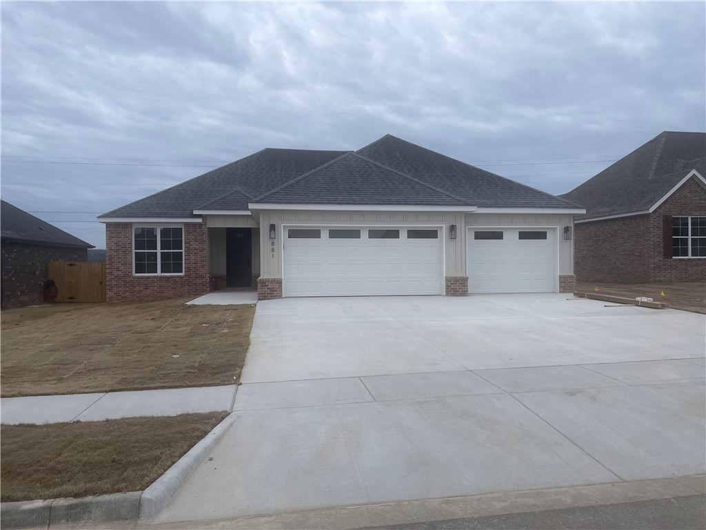 Brand new home featuring 1,772 SF, 3 BR, 2 BA, 3 car garage and a bonus room that can be used for an office. Located in the premiere Mountain View subdivision with great views. Agent owned. Seller will pay $3500 builder credit.