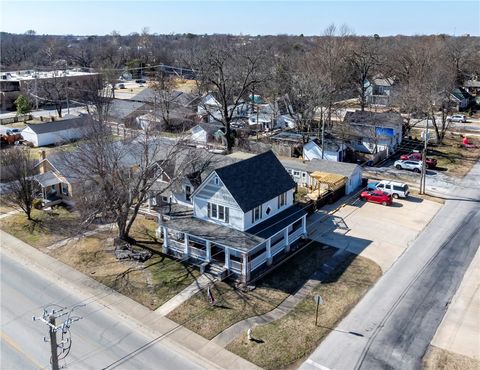 Photo of 400 Mount Olive Street, Siloam Springs, AR 72761 (MLS # 1335944)