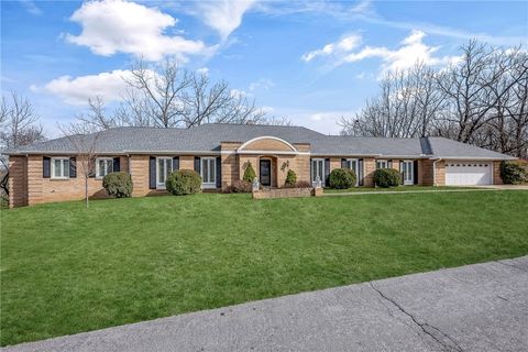 Photo of 115 S Garrett Street, Siloam Springs, AR 72761 (MLS # 1336039)