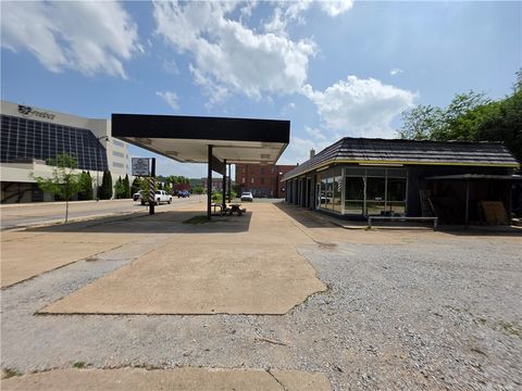 Photo of 306 N Main Street, Harrison, AR 72601 (MLS # 1344422)