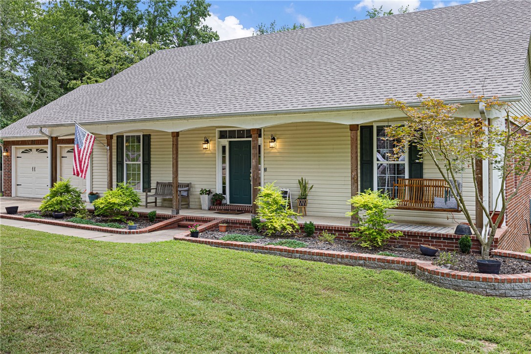 Welcome home to this beautifully maintained, 2426 square ft private residence featuring everything you need for comfortable, stylish living in Golden Pond Subdivision. This move-in ready home boasts a spacious 2-car garage, new roof, and fresh carpet throughout. The perfectly painted interior is complemented by custom light fixtures that add warmth and character.
You'll love the eat-in kitchen—ideal for casual mornings—paired with a separate dining room perfect for entertaining. The primary suite features a luxurious master bath with a soaking tub, double vanity, and a peaceful retreat feel.
Step outside to enjoy your back deck overlooking a large, fully fenced yard—complete with full privacy for quiet evenings or family fun.
?? 940 Golden Pond Dr is not just a house—it’s your next home. Schedule your private tour today!