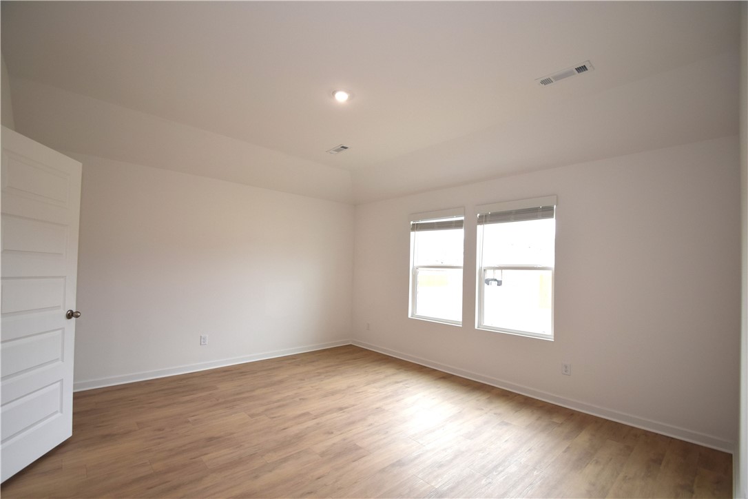 Wagon Wheel Crossing - Residential Lease