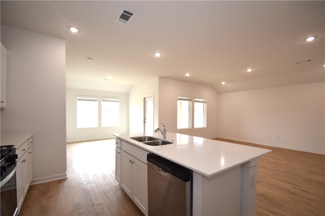 Wagon Wheel Crossing - Residential Lease