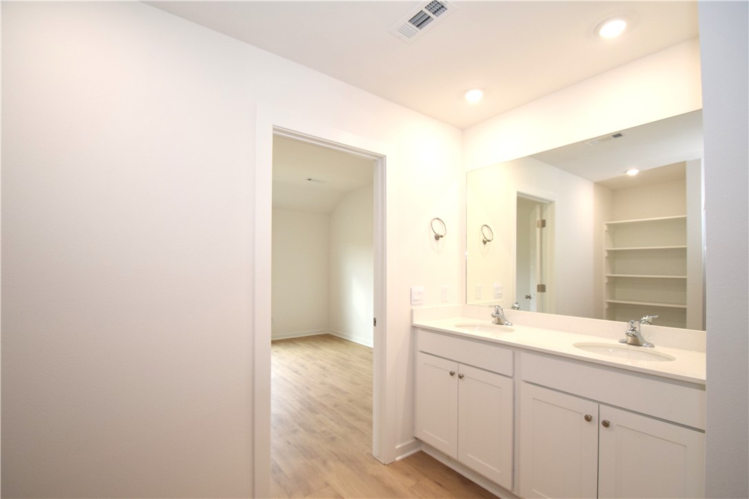 Wagon Wheel Crossing - Residential Lease