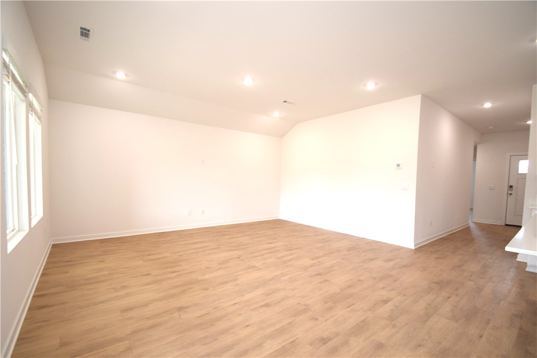 Wagon Wheel Crossing - Residential Lease