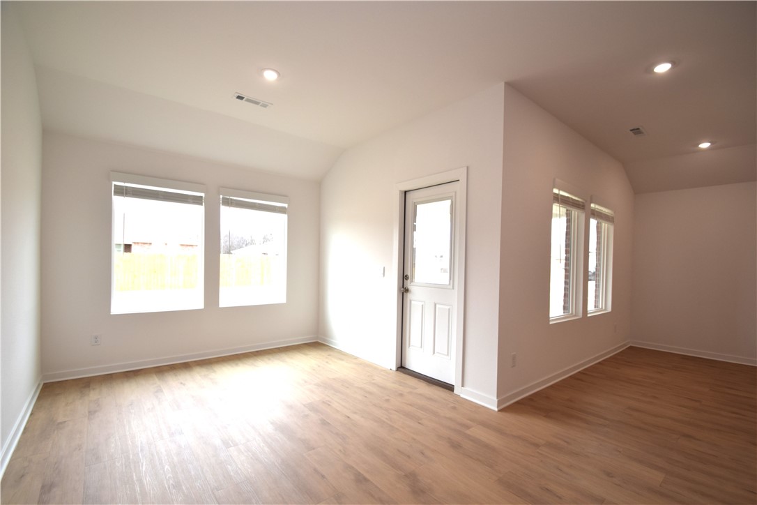 Wagon Wheel Crossing - Residential Lease