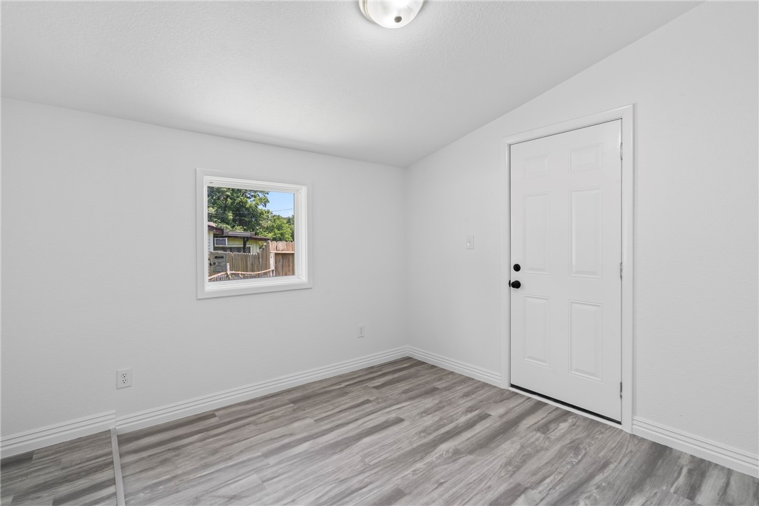 E N Coons Sub Rurban - Residential