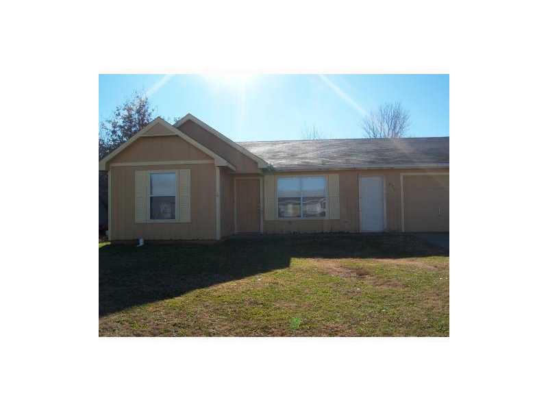 NOT A SHORT SALE, PROPERTY IN GOOD CONDITIONS. GREAT LOCATION. NEAR SCHOOL, SHOPPING CENTER AND 412.
