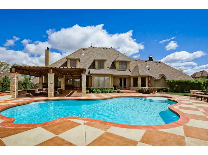 Walk in to luxury w/ a stunning spiral staircase in prestigious Pinnacle Country Club. This home has it all! 2 living areas down stairs both w/fire places. Oversized master suite w/ private lounge area, also has access to the back yard oasis. 3 bedrooms,upstairs, bonus room plus extra sitting area w/ built in desk.