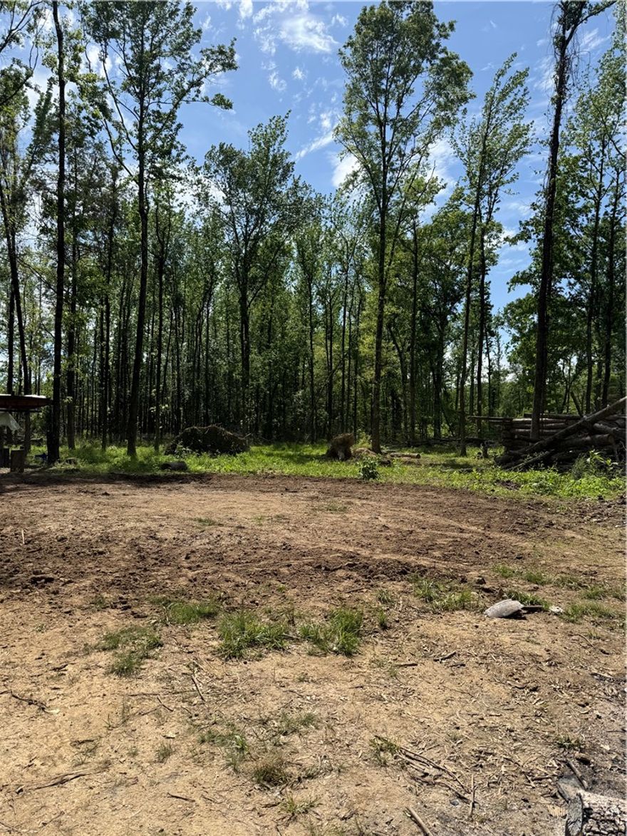 Check out this 3.10 acre with no restrictions. Mobile home friendly.
Utilities at the street . Outside of Russellville