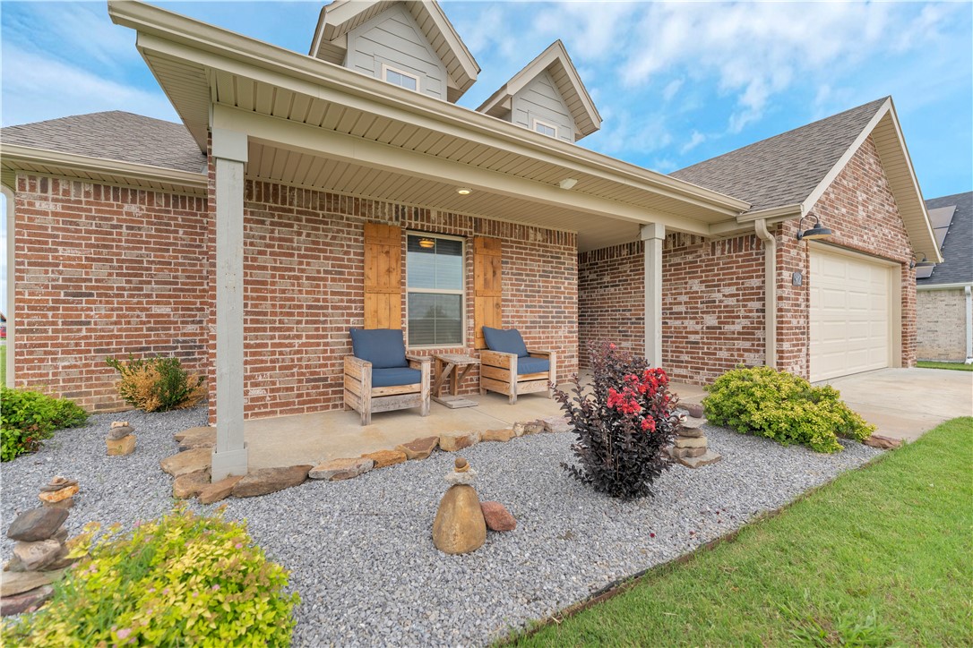 Photo 1 of 21 — 912 Hickory Meadows Avenue, Tontitown, AR 72762