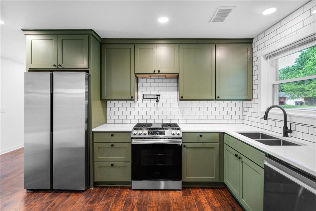 Elmdale Terrace Blocks E-J - Residential