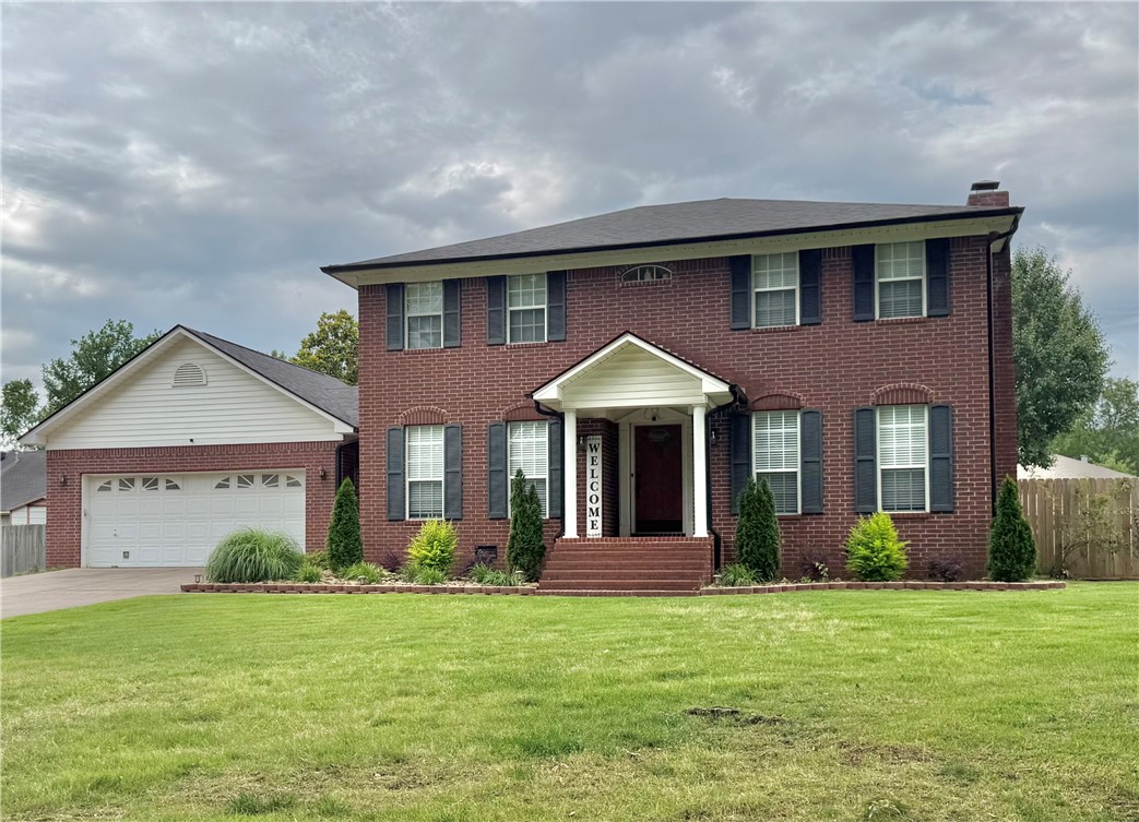 Spacious 4BR Home in West Russellville – Pool, Privacy & Perfect Location!
Welcome to your next home on Deerfield Court, nestled in the highly desirable West Russellville area! This charming 4-bedroom, 2.5-bath home offers a perfect blend of comfort, space, and convenience for any family.
Step inside to find an updated home ideal for both daily living and entertaining. The kitchen and living areas flow seamlessly, while the four nice sized bedrooms provide plenty of room for everyone. The primary suite includes a private bath and walk-in closet.
Enjoy the outdoors in your fully fenced backyard, perfect for pets, kids, or relaxing evenings. Take a dip in the above-ground pool during the summer, or unwind year-round in the covered, enclosed patio—a great space for hosting guests or enjoying your morning coffee.
Located just minutes from top-rated schools, parks, and shopping, this home offers both comfort and convenience in one of Russellville’s most family-friendly neighborhoods.