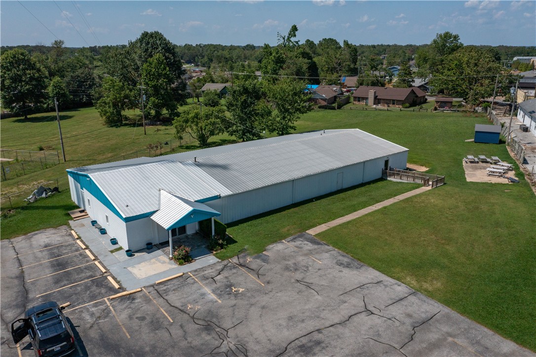 Located near multiple paved and mountain bike trails. There is an on site storage shed and concrete pad picnic area. Ample parking with 35 spaces. Easy access to I-49 and downtown Bentonville.