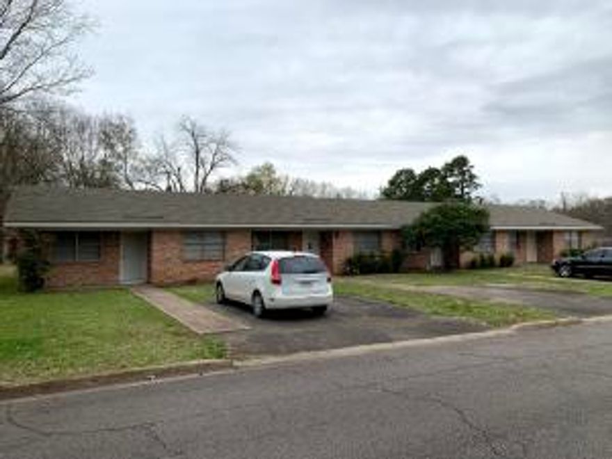 This is a package of 4 -4plexes located at 307, 308, 401 & 405 N Inglewood. Investment opportunity on these units with great rental history in Russellville.  2019 P and L upon request with qualified buyers.  Showings will require at least 24 hr notice.